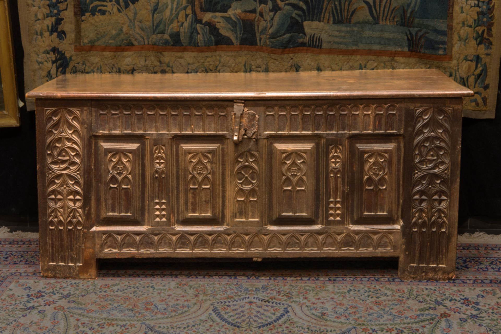 quite big antique oak chest with front with gothic style panels with typical tracery || Vrij grote