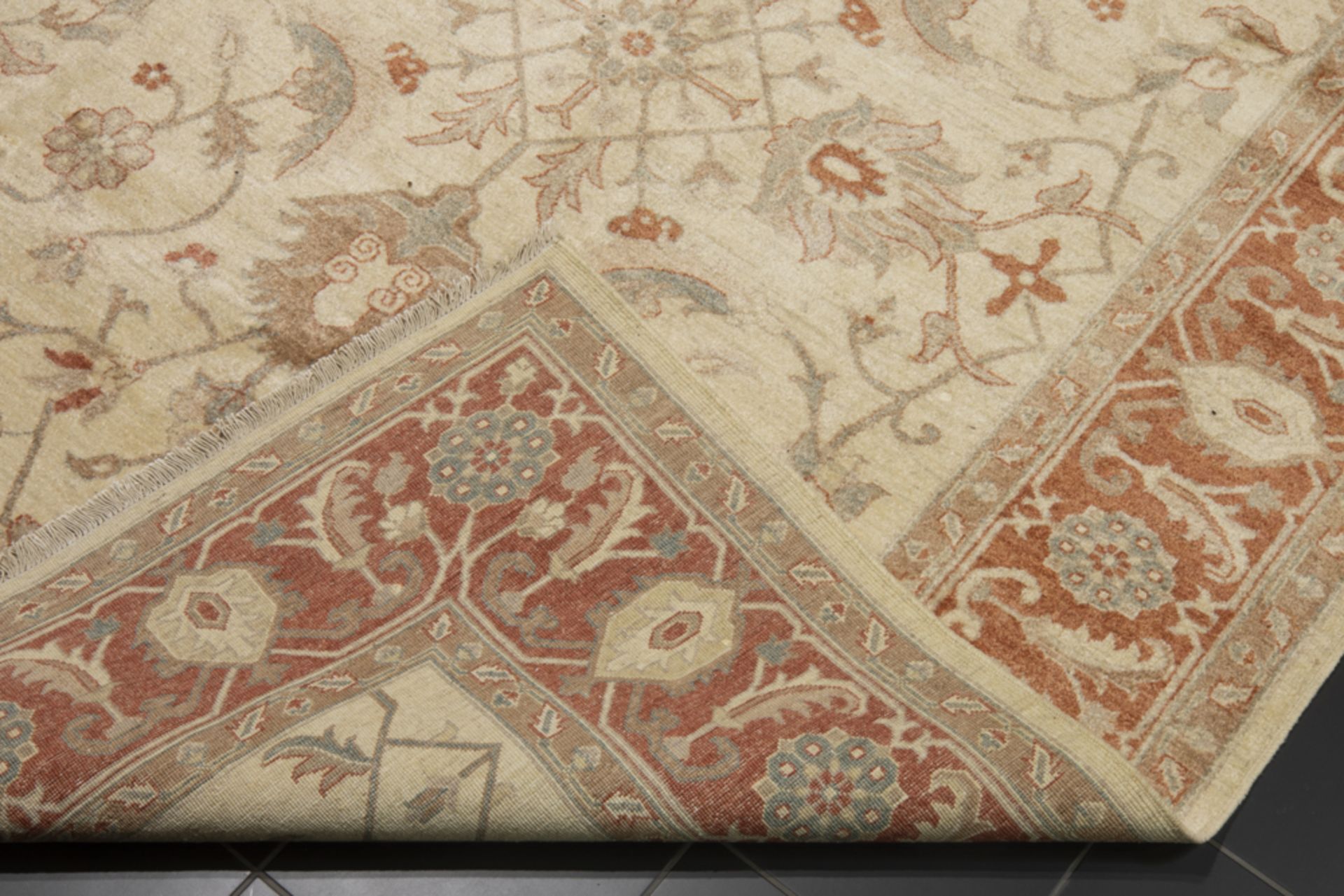 handknotted Ziegler rug in wool || Mooi handgeknoopt Ziegler tapijt met gegeometriseerde tekening op - Bild 2 aus 2
