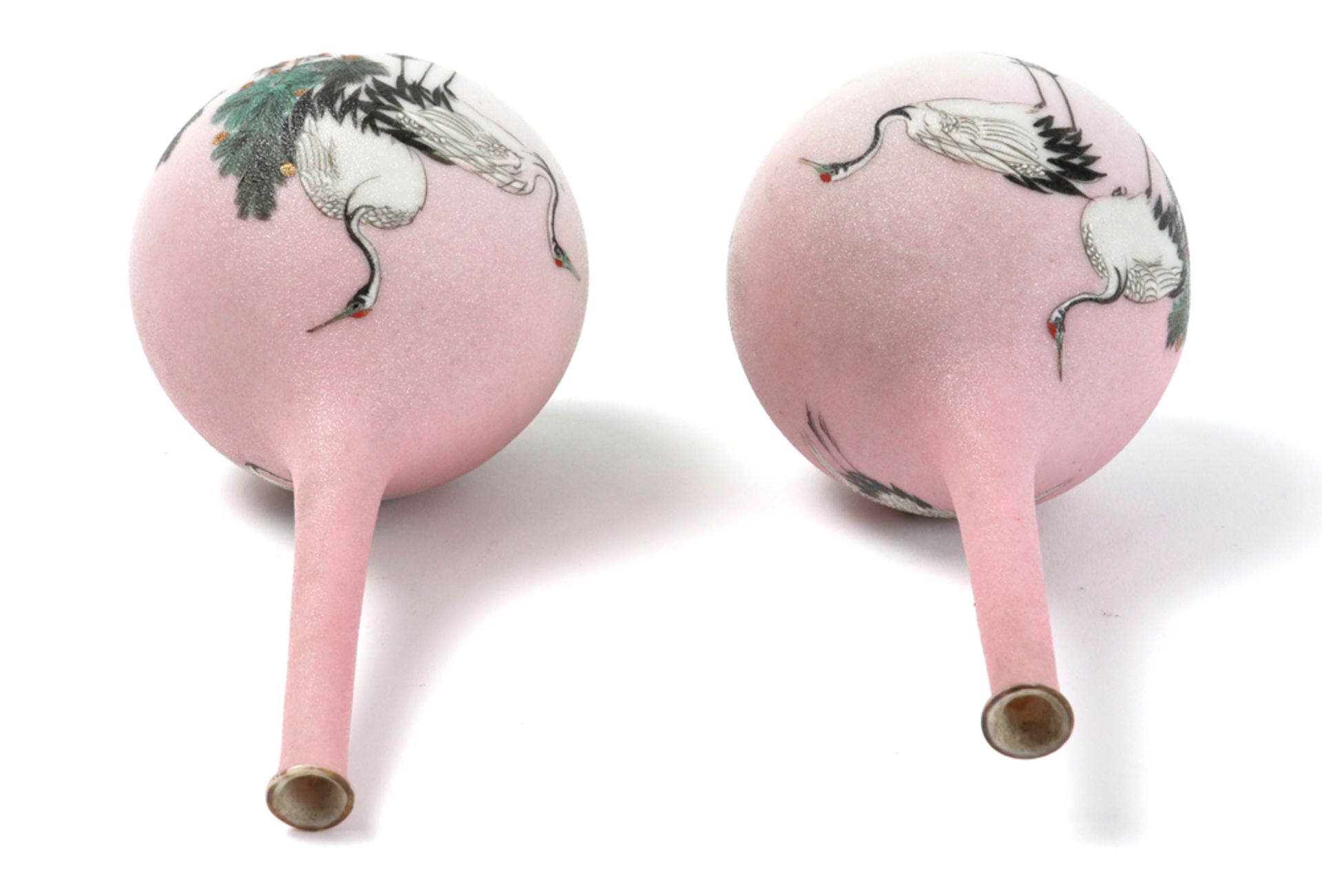pair of small antique Japanese vases in marked porcelain with a polychrome decor with birds || - Image 3 of 4