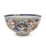 18th Cent. Chinese bowl in marked porcelain with a floral Imari decor || Achttiende eeuwse Chinese