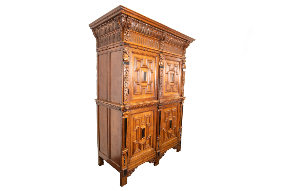 very good 17th Cent. Flemish Renaissance style cupboard in oak with a superb patina adorned with - Image 3 of 5