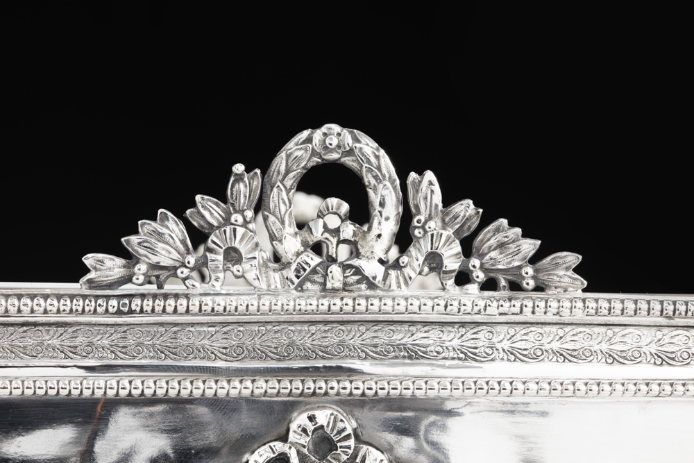 antique neoclassical centrepiece/planter in "800" marked silver - with a liner in zinc and one in - Image 5 of 6