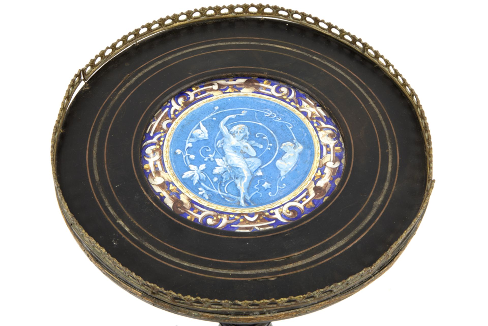 19th Cent. occasional Napoleon III table with a round top with a painted ceramic plaque || - Bild 2 aus 2