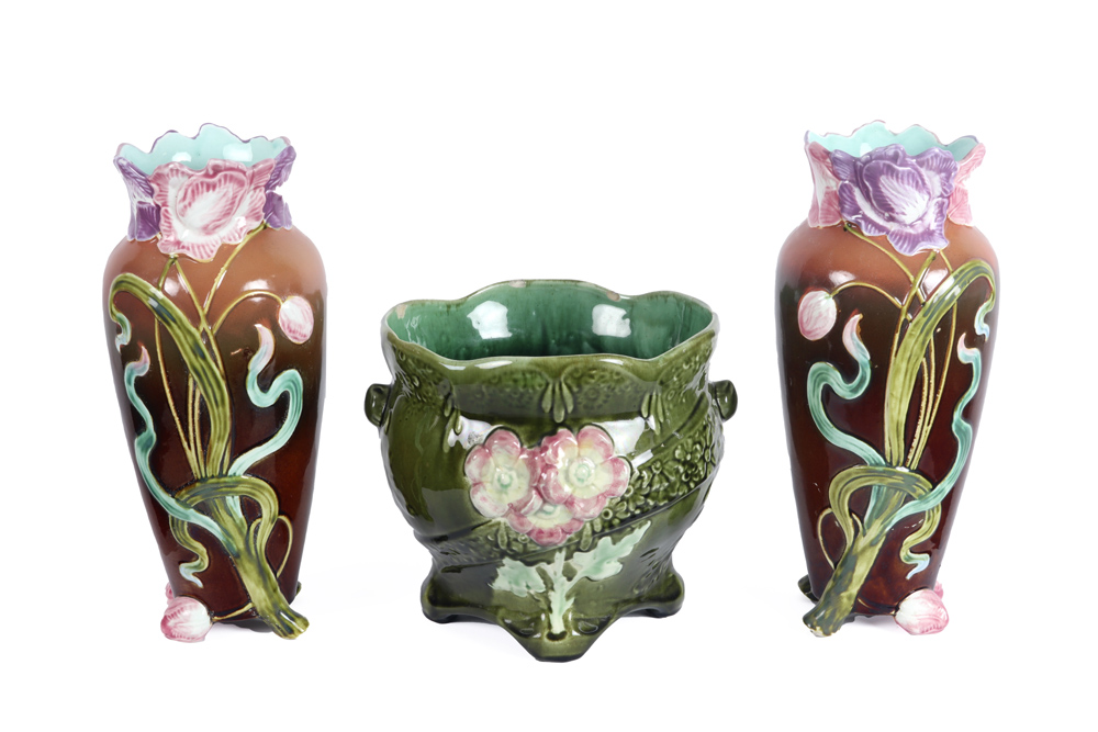 3 pieces of Art Nouveau ceramic : a planter and a pair of vases, marked Nimy || Lot (3) Art - Image 2 of 5