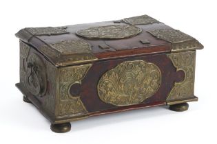 probably 18th Cent. document's box in burr of walnut and oak with mountings in brass || Allicht