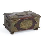 probably 18th Cent. document's box in burr of walnut and oak with mountings in brass || Allicht
