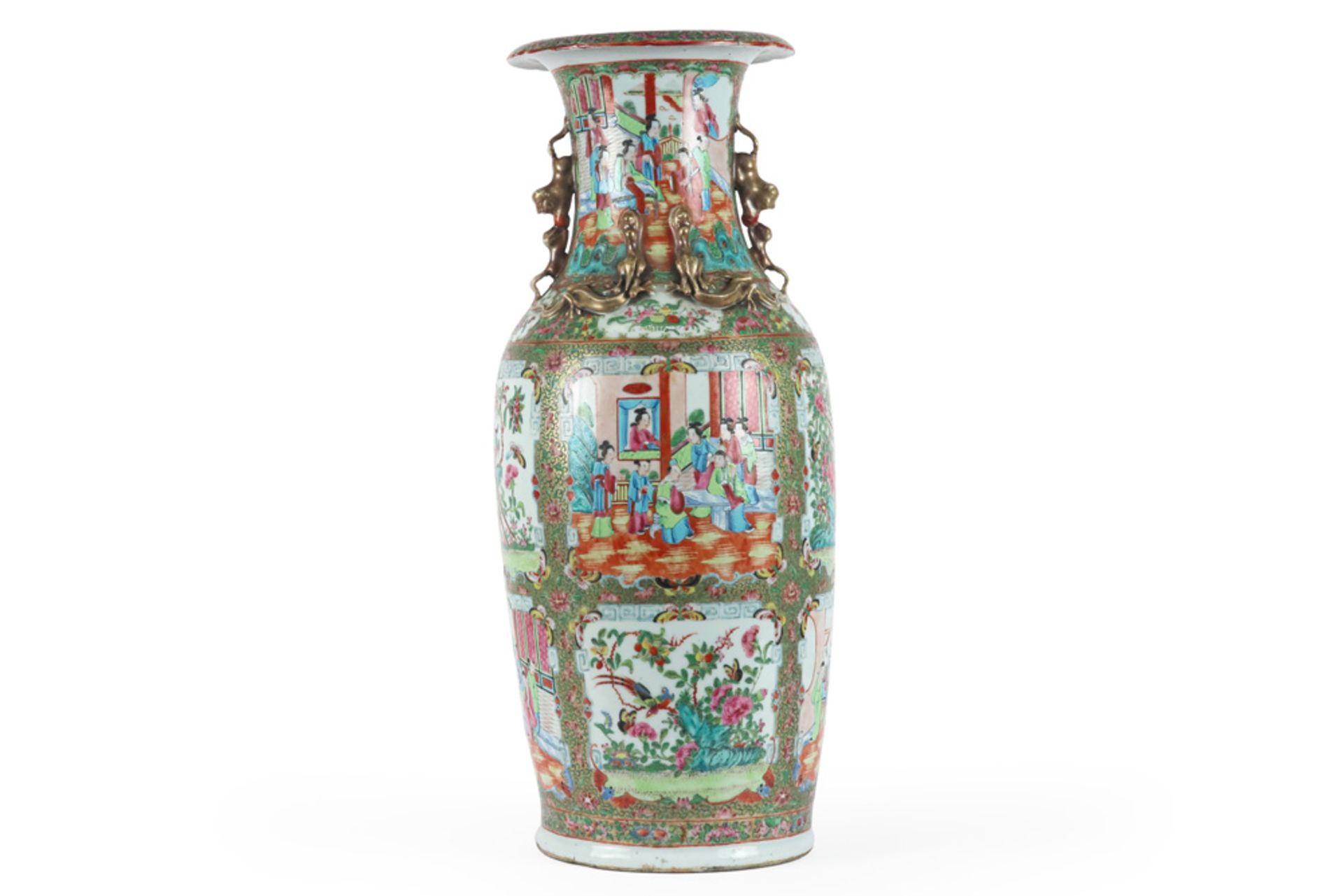 19th Cent. Chinese vase in porcelain with a Cantonese decor || Negentiende eeuwse Chinese vaas in