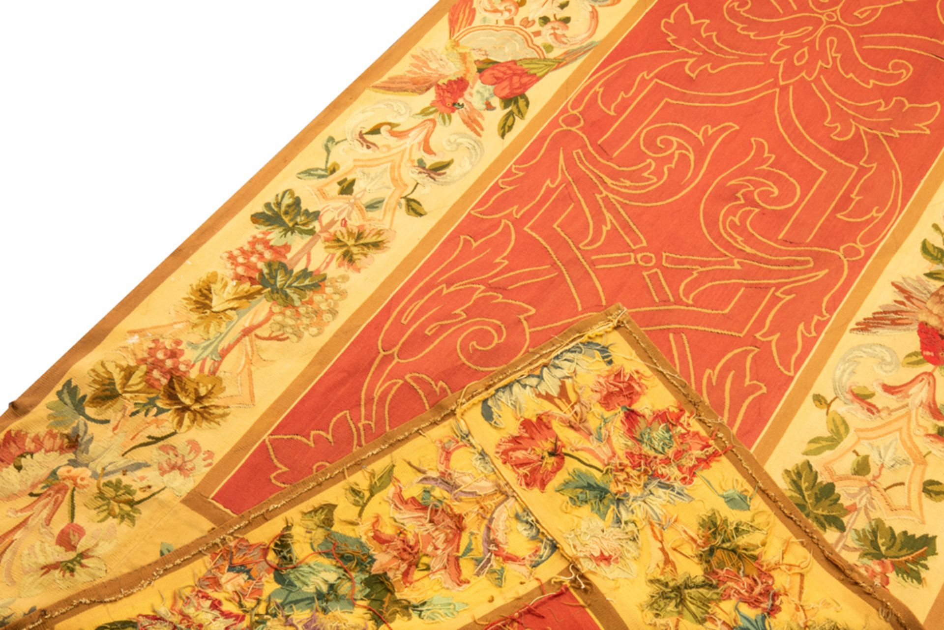 presumably French Aubusson tapestry-rug || Allicht Frans Aubusson-gobelin/vloertapijt met brede band - Bild 2 aus 2