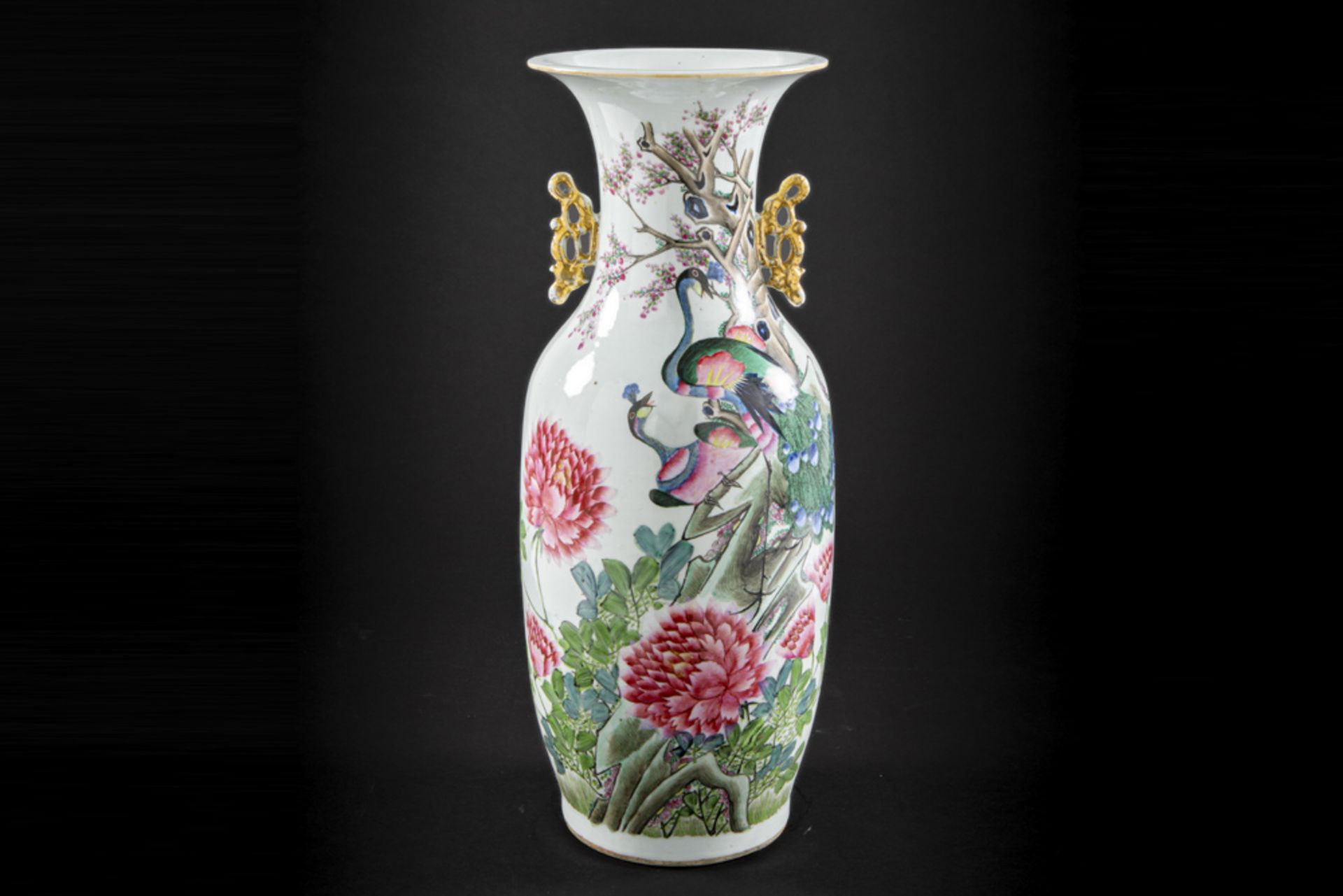 Chinese Republic period vase in porcelain with a polychrome decor with flowers and birds ||