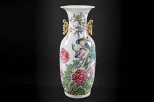 Chinese Republic period vase in porcelain with a polychrome decor with flowers and birds ||