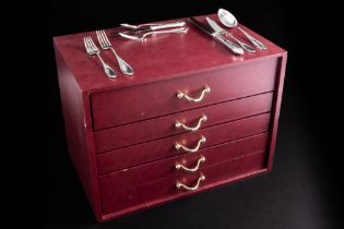 German set of 95 pcs of cutlery in marked silver with a neoclassical design || 95-delig bestek in