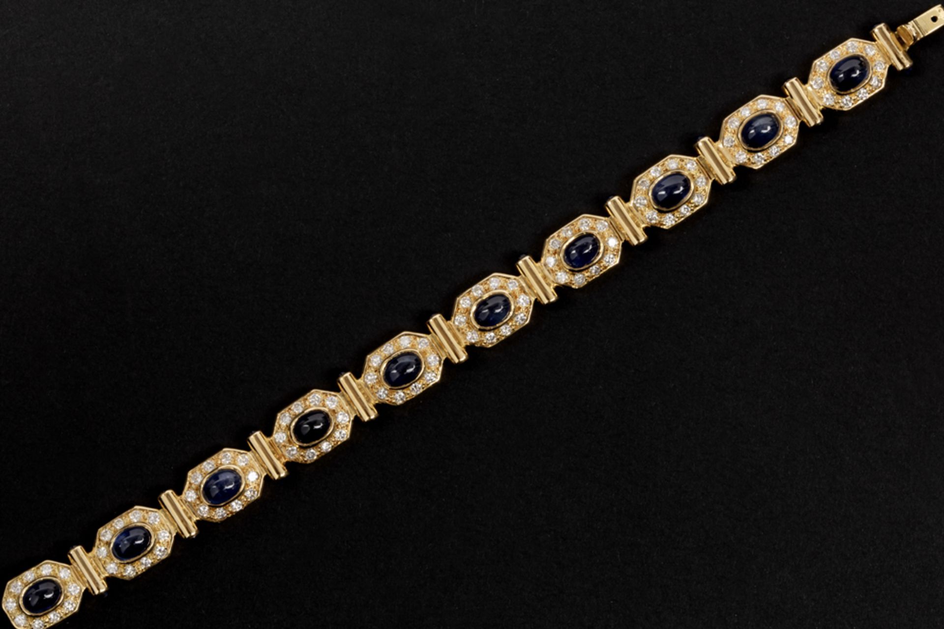 vintage Piaget style bracelet in yellow gold (18 carat) with ca 12 carat of cabochon cut sapphires