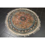 round hand knotted Sino Tabriz in silk || Ronde handgeknoopte Sino-Tabriz in zijde op zijde met