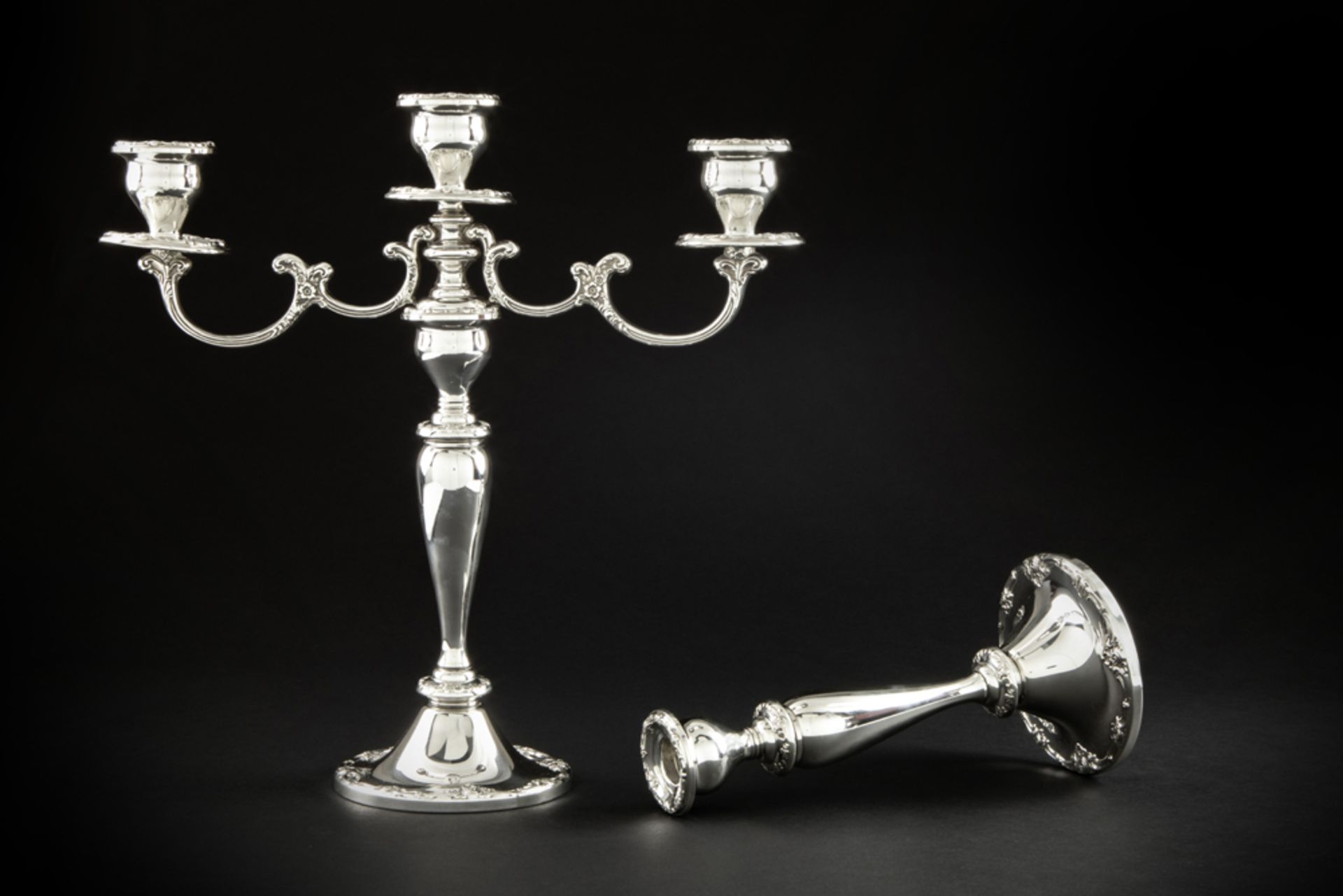 pair of American Gorham signed late Art Deco candelabras in marked sterling silver || GORHAM paar - Bild 3 aus 4