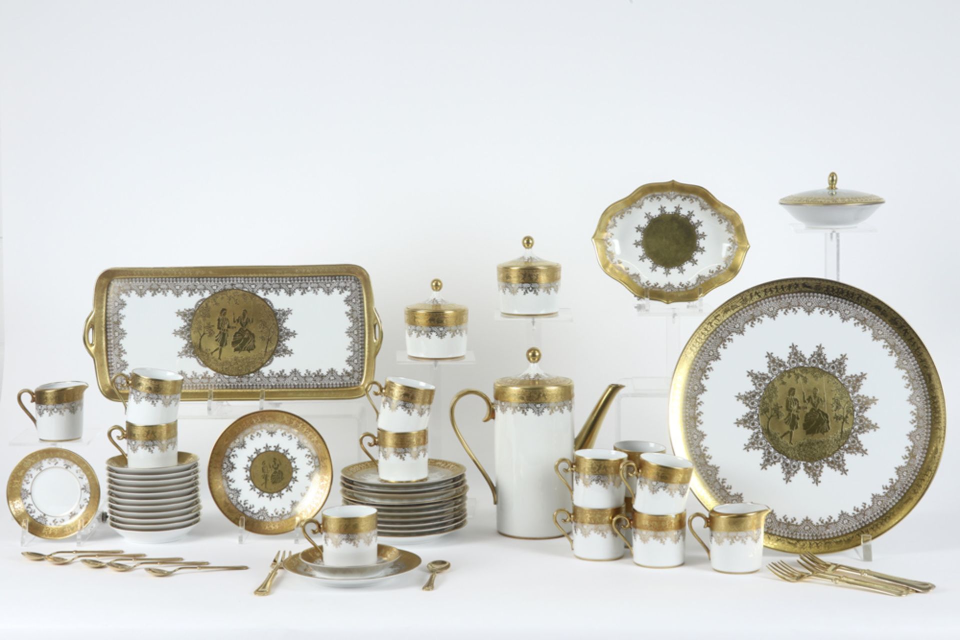 45 pcs coffee set in marked porcelain with a gilt decor - sold with some "vermeil" cutlery || Vrij
