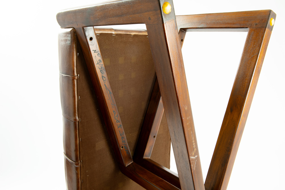 Olivier De Schrijver signed "Victory" design settee in brown leather and wood || DE SCHRIJVER - Image 3 of 4