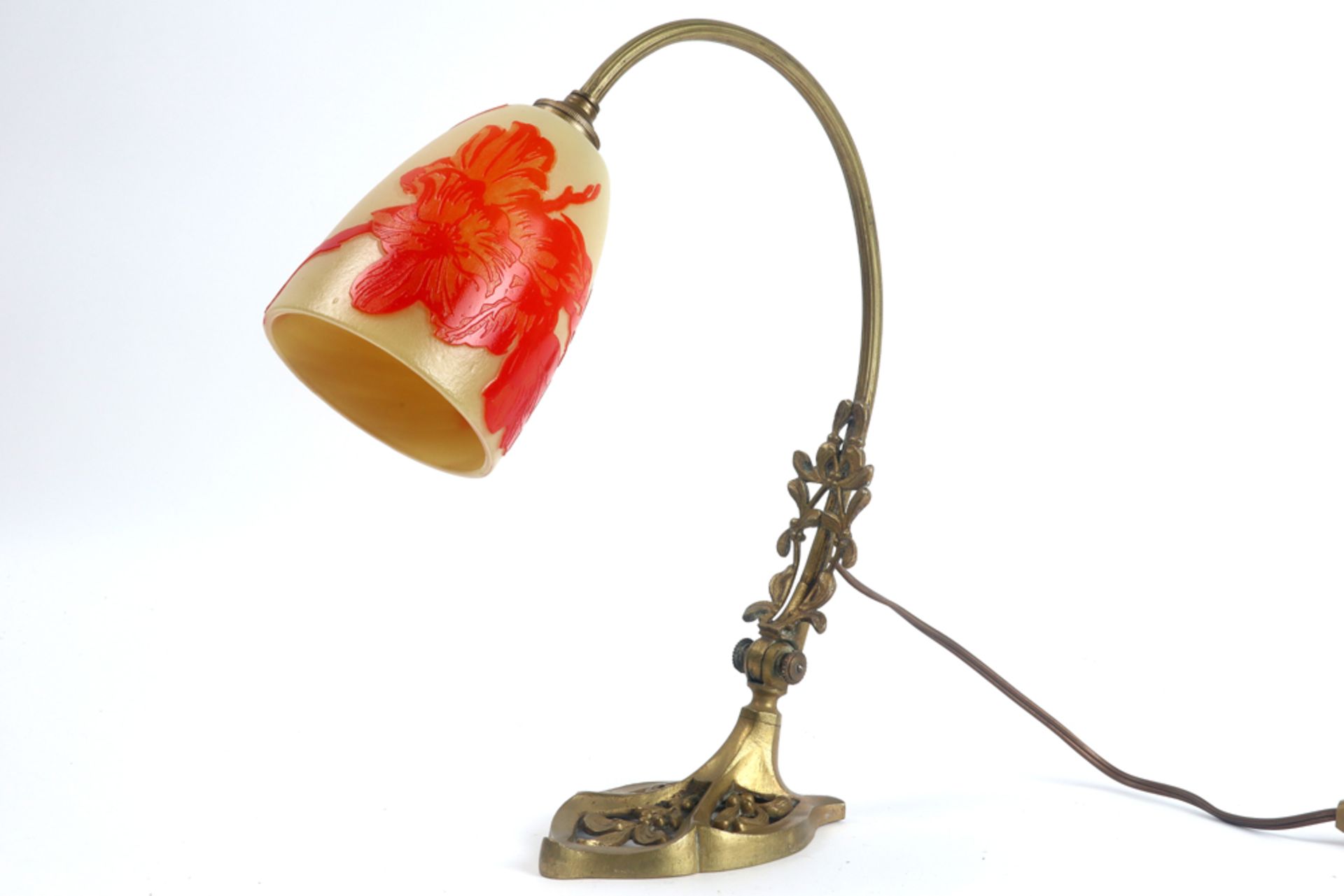 Art Nouveau desklamp in bronze and pâte de verre || Art Nouveau-bureaulamp met bronzen montuur en - Image 2 of 3