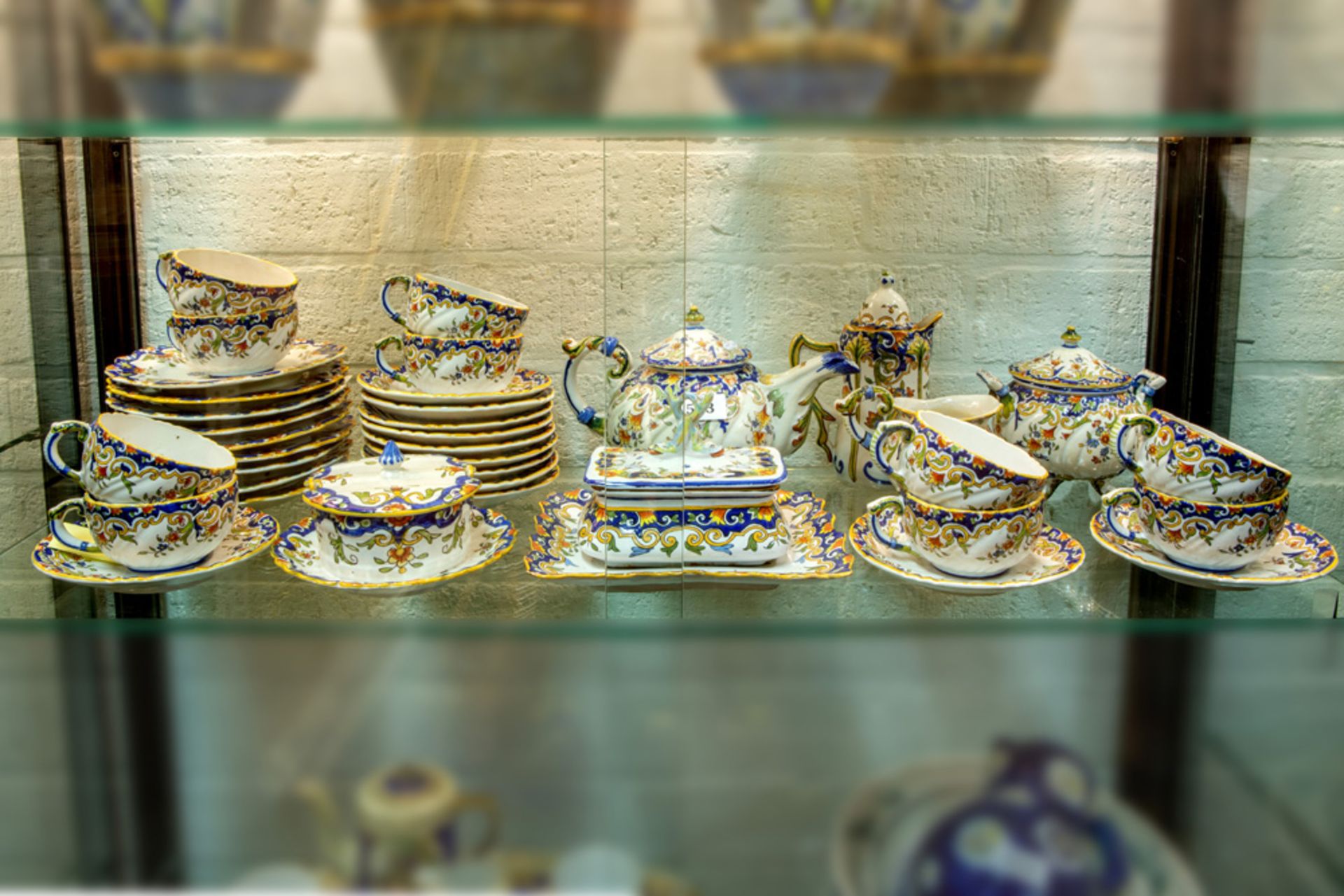 37 pcs French coffee set in ceramic from Rouen with a typical polychrome decor || 37-delig servies - Image 4 of 4