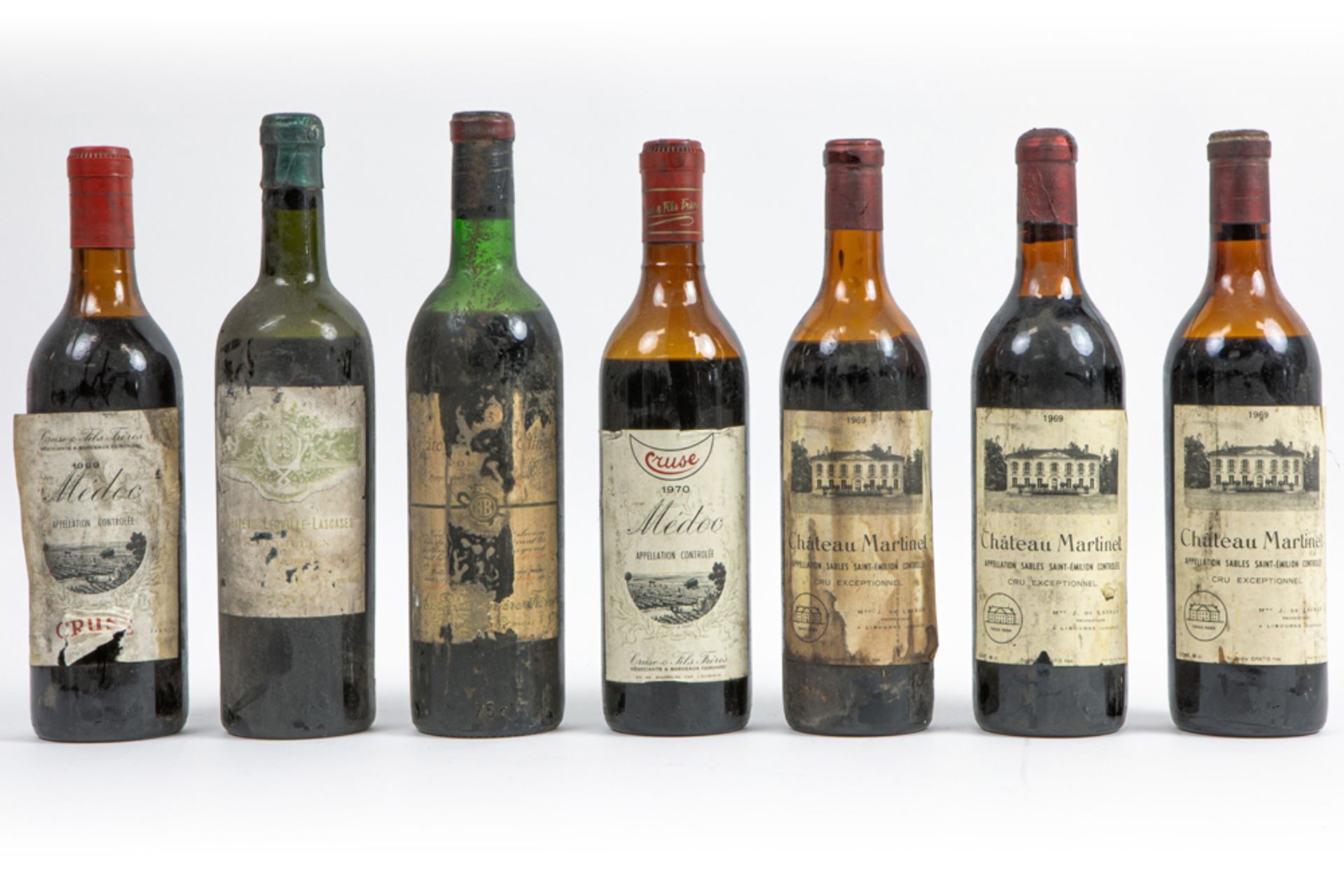 7 bottles of wine || Lot van 7 flessen kasteelwijn : - 3 fl "Château Martinel" (St-Emilion) van 1969