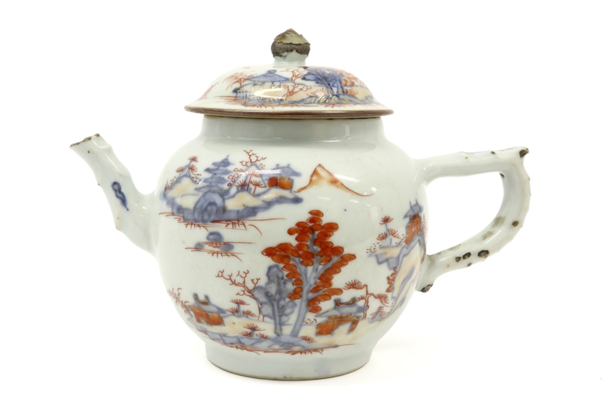 18th Cent. Chinese tea pot in porcelain with an Imari landscape decor || Achttiende eeuwse Chinees - Bild 2 aus 4