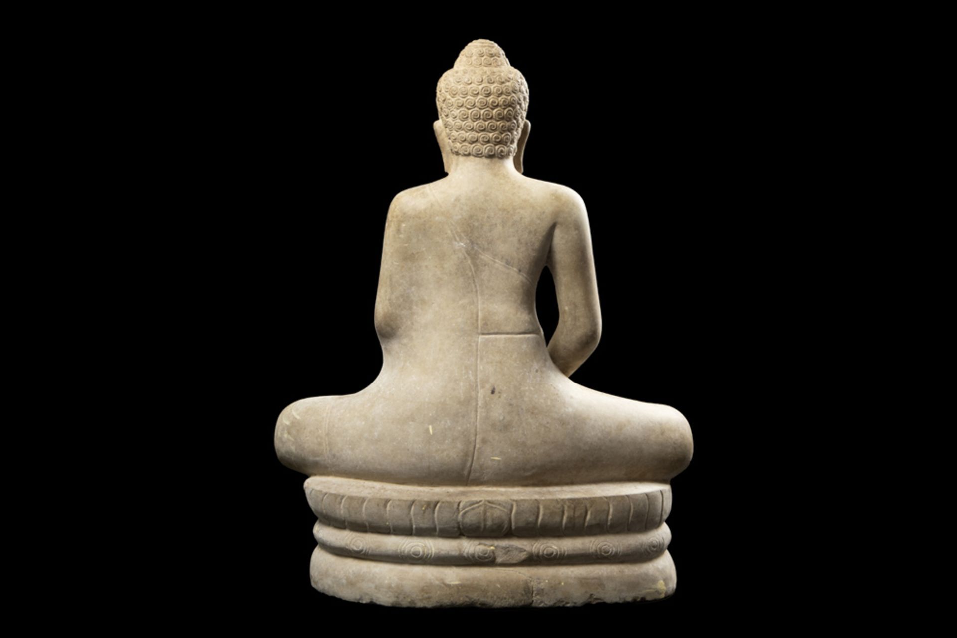 antique oriental "Buddha" sculpture in stone || Antieke Oosterse sculptuur in steen : "Zittende - Image 4 of 5