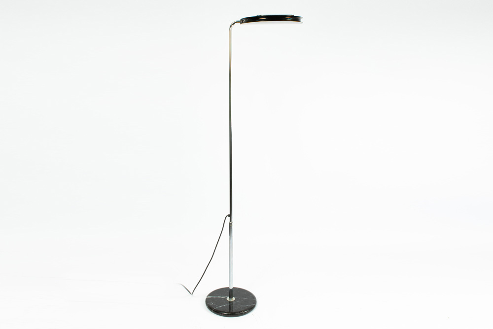 Bruno Gecchelin "Mezza Luna" design floor lamp in chromium and marble - marked Skipper || BRUNO