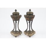 pair of antique neoclassical covered urns (with incense burner) in marble and bronze || Paar antieke