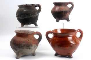 four Flemish/Low Countries cooking pots to be dated around 1500 in earthenware || Lot van vier Zuid-