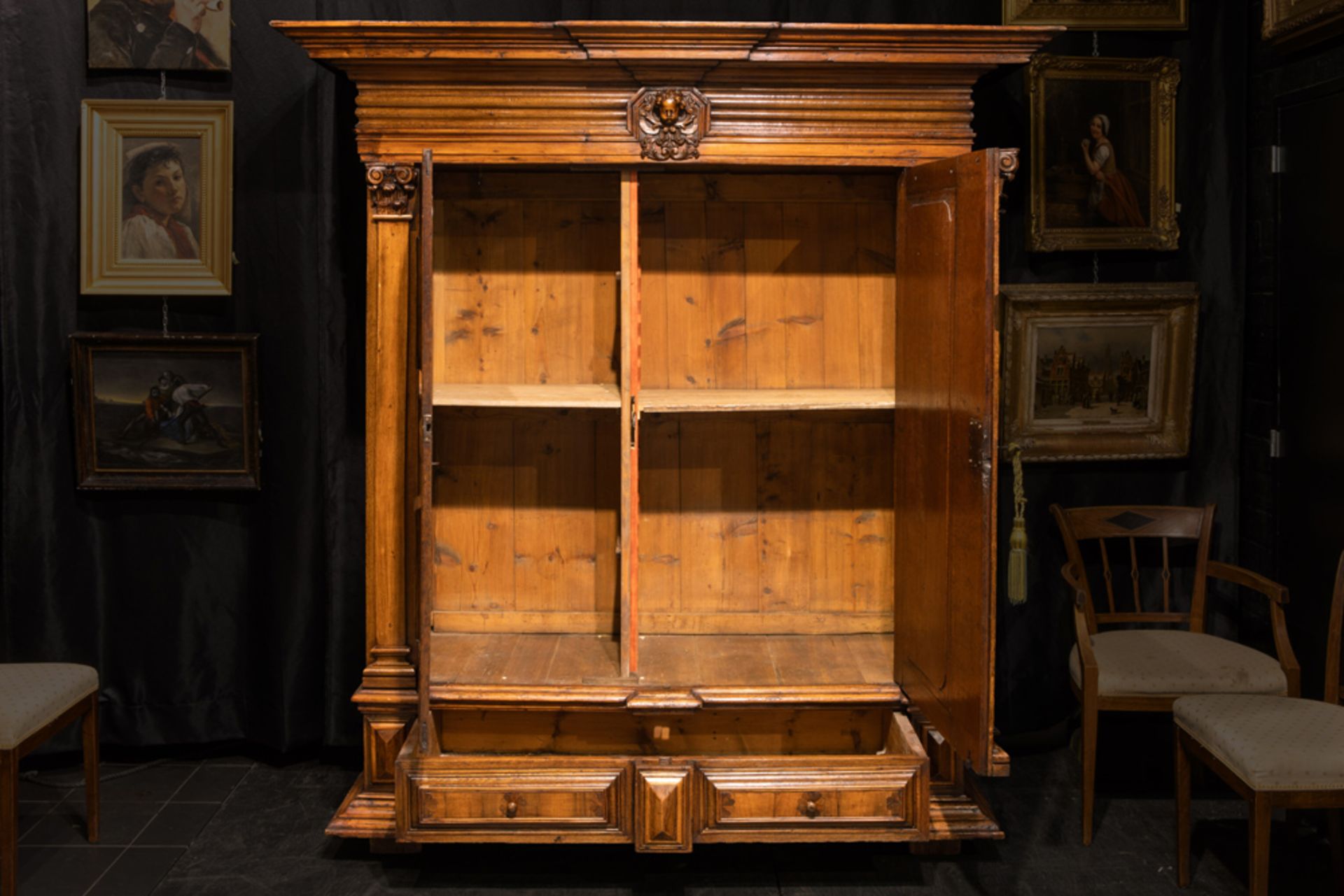 beautiful 17th/18th Cent. German baroque style armoire with a strong architectural design with - Bild 2 aus 3