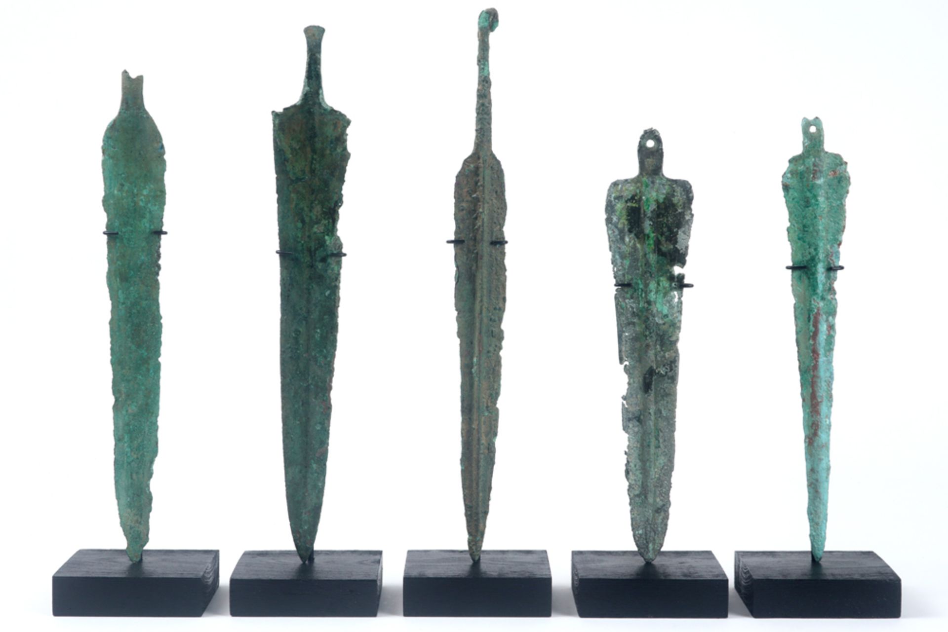 five Ancient Persia Luristan period spearheads in bronze with typical patina || OUD IRAN -