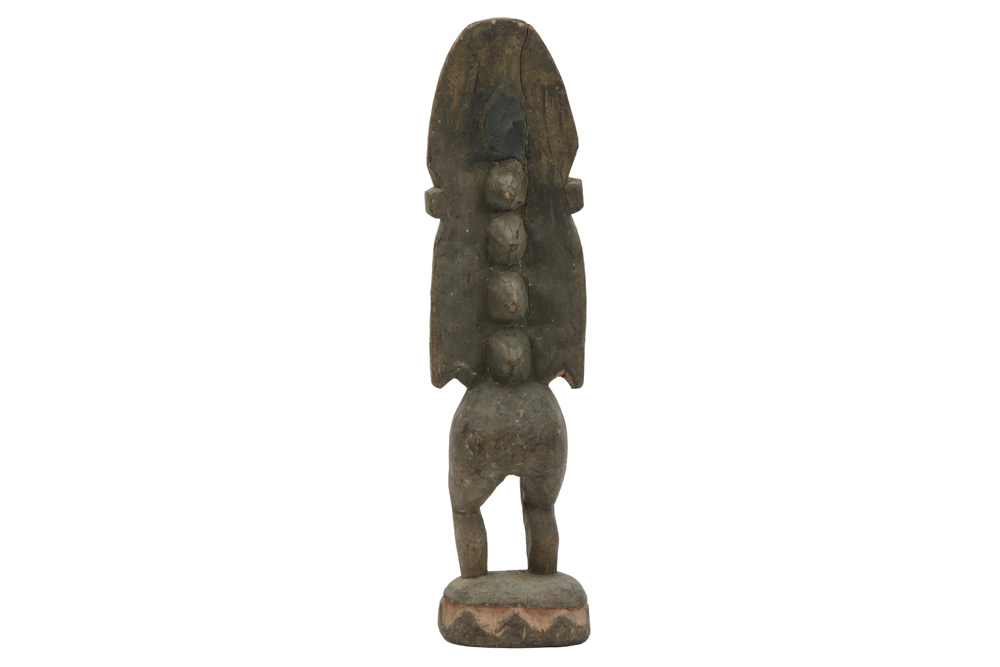 Papua New Guinean Spirit sculpture in carved wood and pigments || PAPOEASIE NIEUW - GUINEA - - Image 4 of 4