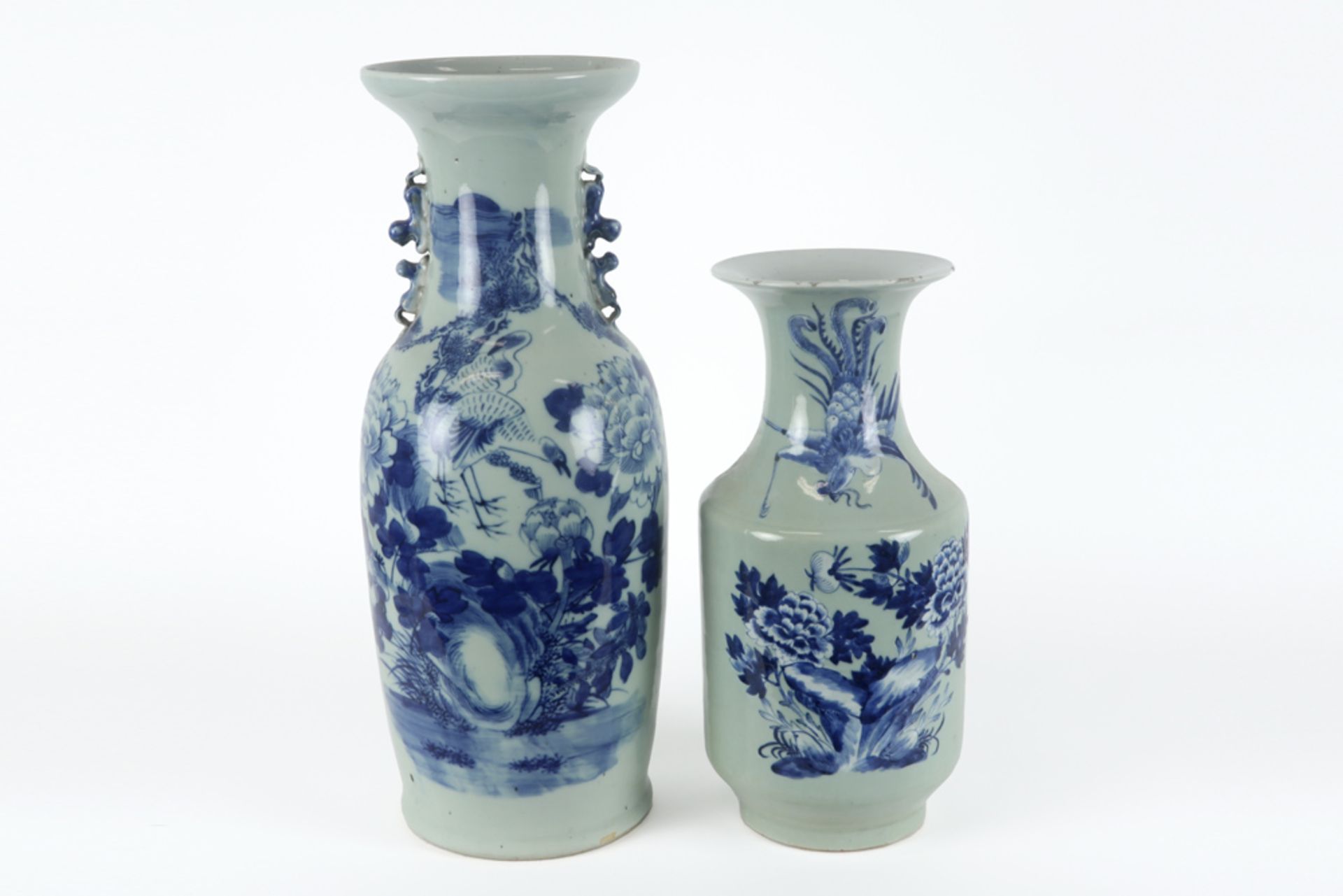 two antique Chinese porcelain vases with a blue-white decor || Lot (2) antiek Chinees porselein