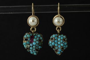 pair of vintage earrings in yellow gold (18 carat), each with a pearl and an antique leaf-shaped