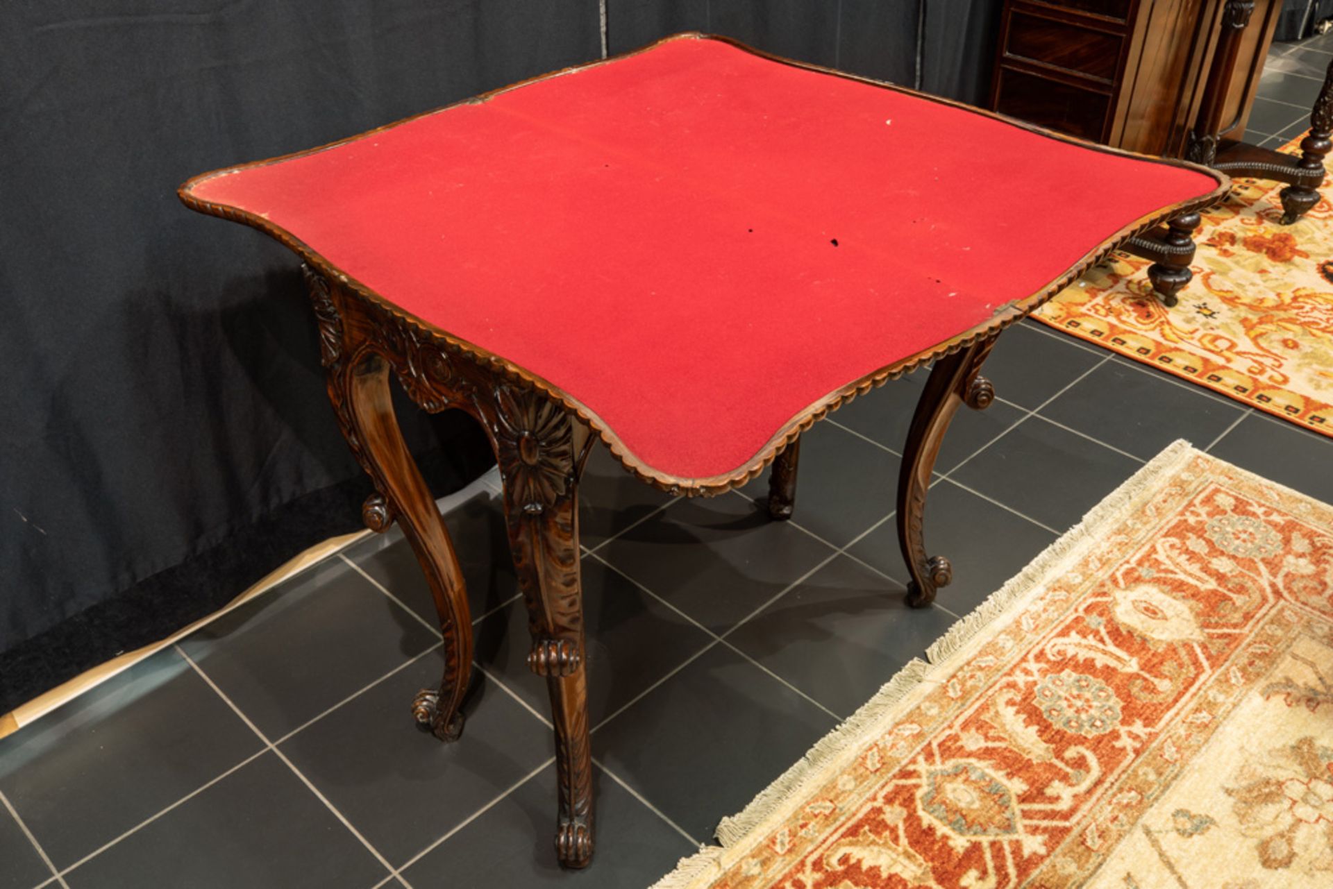 early 19th Cent. games-table in mahogany with finely sculpted ornamentation || Vroeg negentiende - Bild 4 aus 4