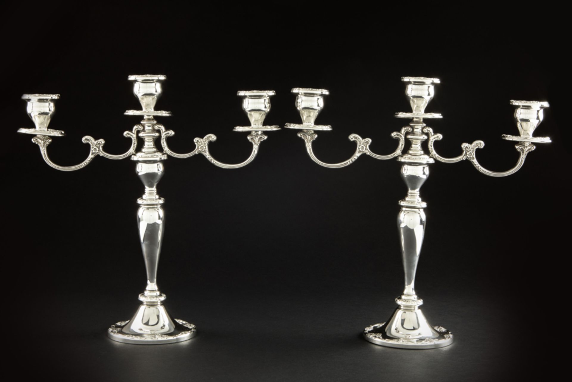 pair of American Gorham signed late Art Deco candelabras in marked sterling silver || GORHAM paar - Bild 2 aus 4