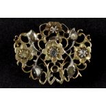 antique, presumably Flemish, brooch in gold and silver with rosecut diamonds || Antieke allicht