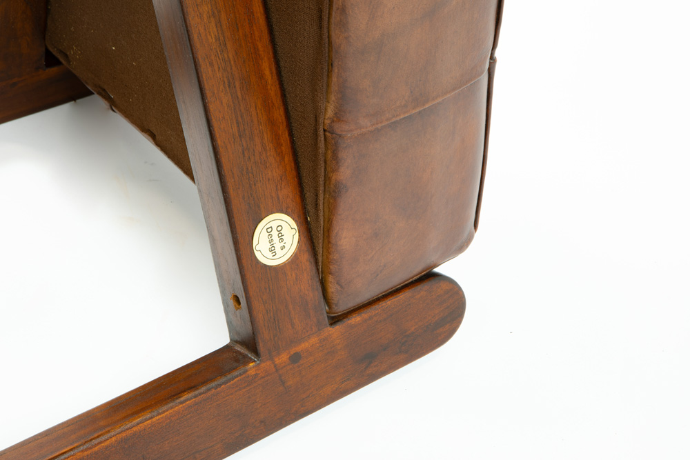 Olivier De Schrijver signed "Victory" design settee in brown leather and wood || DE SCHRIJVER - Image 4 of 4