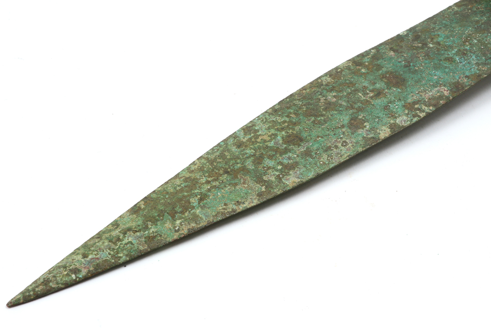 Ancient Orient sword in bronze with typical patina || OUDE OOSTEN - ca 1000 tot 700 BC zwaard in - Image 3 of 5