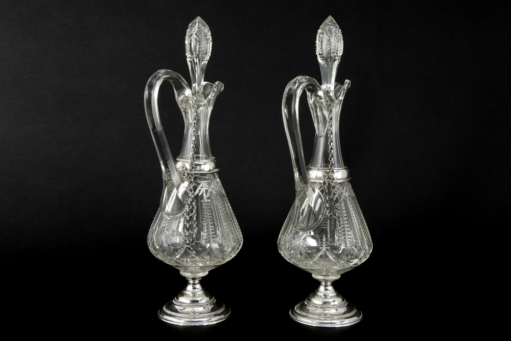 pair of antique decanters in crystal and with mounting in marked silver || Paar antieke karaffen - Image 3 of 4