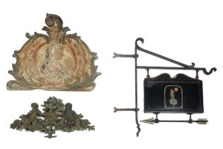 several pieces of old and antique ironwork || Lot oud en antiek ijzerwerk