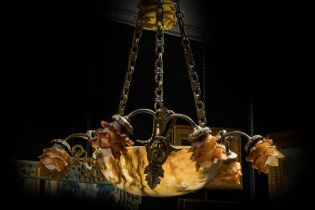 chandelier with bowl in alabaster || Luster met een albasten coupe en montuur in brons met drie