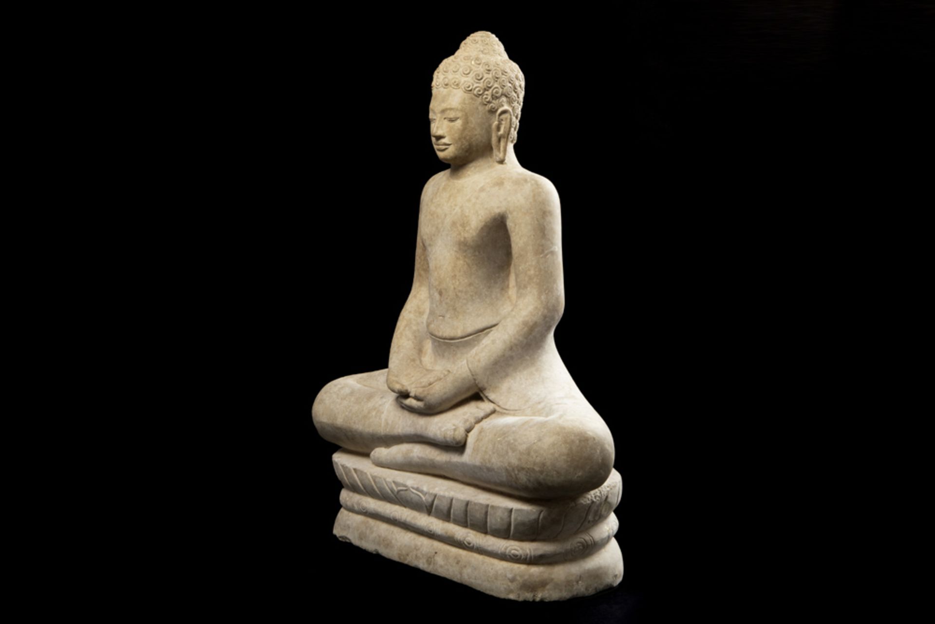 antique oriental "Buddha" sculpture in stone || Antieke Oosterse sculptuur in steen : "Zittende - Image 5 of 5