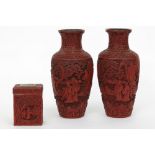 three pieces of Chinese lacquerware : a small box and a pair of vases || Lot (3) Chinees lakwerk met