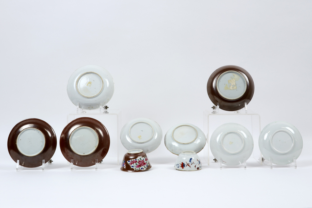 10 pieces of 18th Cent. Chinese porcelain with cups and saucers || Lot (10) achttiende eeuws Chinees - Image 2 of 2