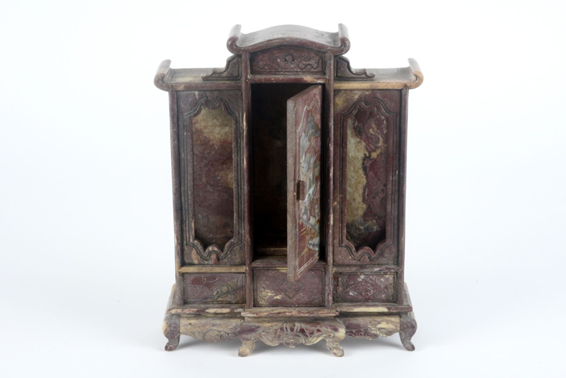 Chinese marble miniature armoire (presumably a house shrine) with inlay of mother of pearl - - Bild 2 aus 3