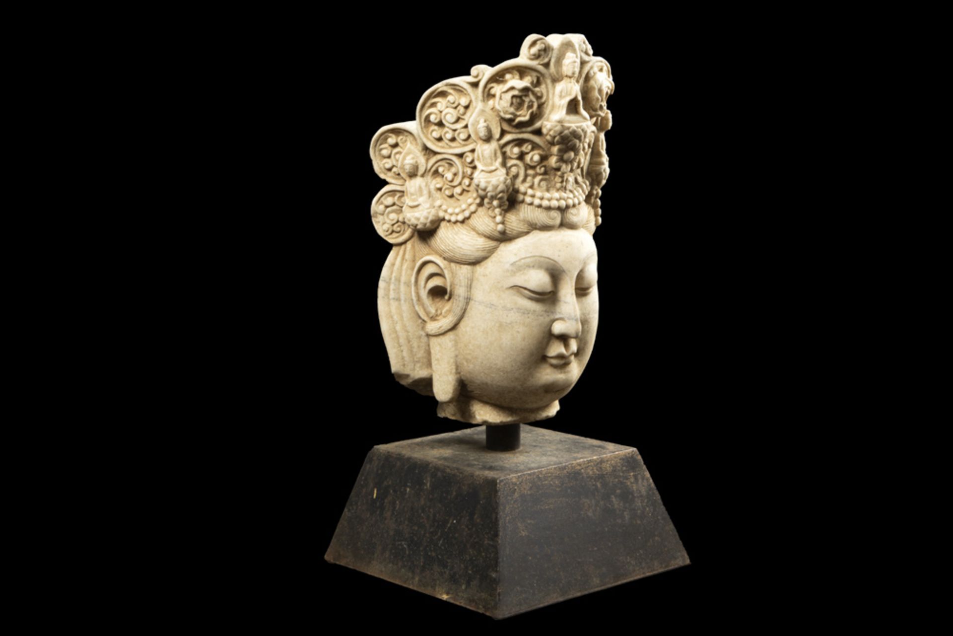 Japanese "Crowned Quan Yin Head" sculpture in white marble || Mooie Japanse sculptuur in witte - Image 2 of 4