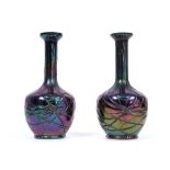 pair of presumably Stevens & Williams Art Nouveau vases in glass || Paar Art Nouveau-vaasjes in glas