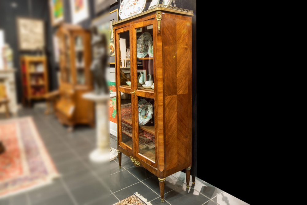 small antique French neoclassical display cabinet in rose-wood with mountings in bronze and a marble - Image 3 of 3