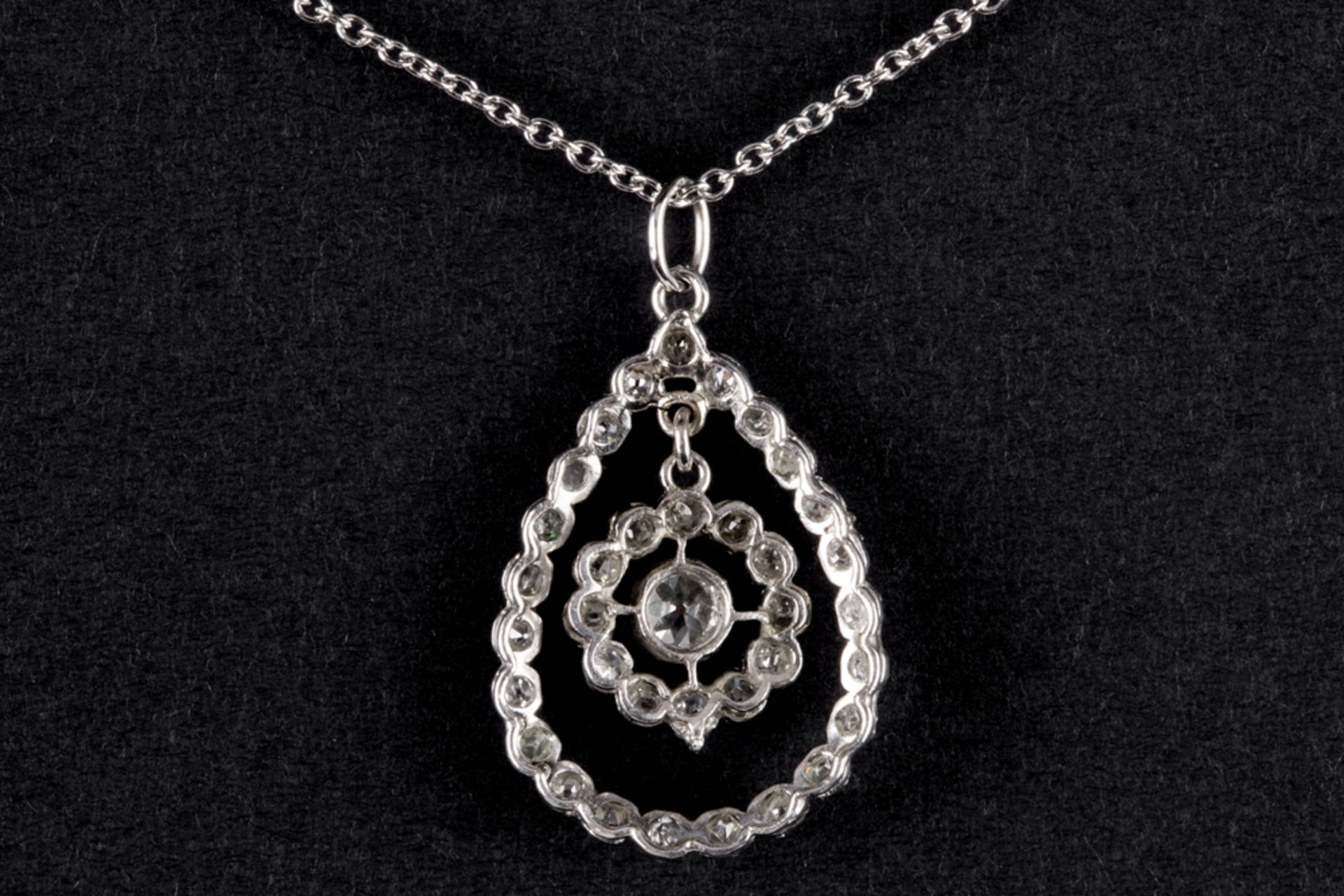 antique pear-shaped pendant in grey gold (18 carat) with circa 2,50 carat of old brilliant cut - Image 2 of 2