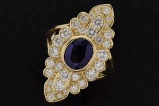 ring with a marques design in yellow gold (18 carat) with a circa 2 carat sapphire surrounded by